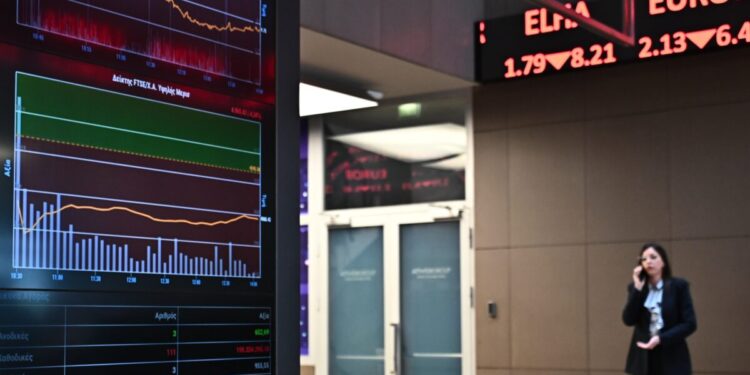 Κλείσιμο με ήπια πτώση για τις μετοχές στο Χρηματιστήριο Αθηνών – Υποχώρησαν κατά 0,54%