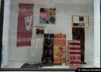 Θεσσαλονίκη: Η υφαντική και η ξυλοτεχνία συνομιλούν με το σήμερα στις Βιτρίνες Τέχνης του ΟΤΕ