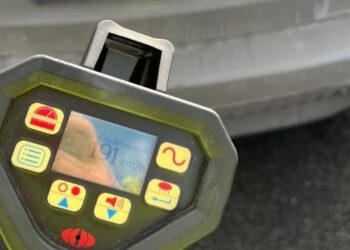 Χειροπέδες σε 43χρονο οδηγό που έτρεχε με 191 χιλιόμετρα την ώρα στην Περιφερειακή Υμηττού με όριο τα 111