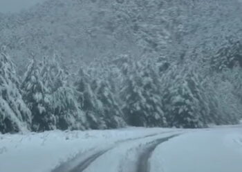 Χιόνια σε Ηπειρο, Αιτωλοακαρνανία και δυτική Μακεδονία – Κλειστά τα σχολεία αύριο στη Φλώρινα