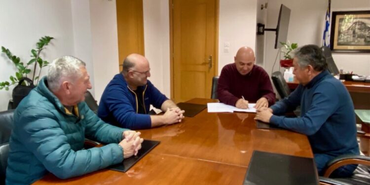 Έργα οδοποιίας και αναπλάσεων στις Κοινότητες της Ναυπάκτου