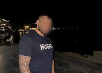 Νέα Πέραμος: «Οι φίλοι του γνωρίζουν και δεν μιλάνε» λέει ο πατέρας του 27χρονου – Τι εξετάζουν οι αρχές για τη στυγερή δολοφονία