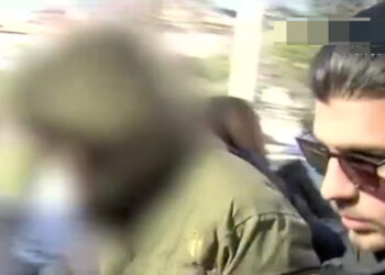 Αίγιο: «Βρίσκουμε σκάγια στα ρούχα τους» λένε οι συγγενείς των παιδιών που δέχτηκαν επίθεση με καραμπίνα από 46χρονο