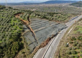 Ρήγμα 200 μέτρων από τη μεγάλη κατολίσθηση στην Ιόνια Οδό
