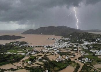 Βούλιαξαν Πάτμος και Λειψοί από βροχοπτώσεις και αυξημένη στάθμη της θάλασσας