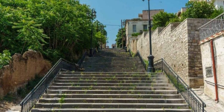 Αίγιο: Προσπάθησαν να λιντσάρουν τον 46χρονο που πυροβόλησε τους ανήλικους – «Γιατί τα παιδιά ρε;»