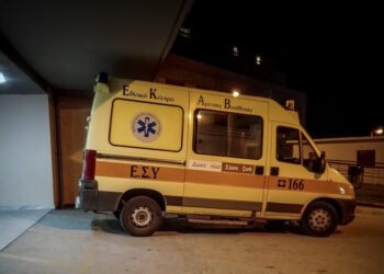 Άγιοι Θεόδωροι: Χωρίς τις αισθήσεις του άνδρας στην εθνική οδό