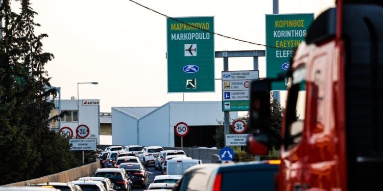 Κυκλοφοριακές ρυθμίσεις στην Αττική Οδό λόγω έργων: Κλειστές είσοδοι στο ρεύμα προς Αεροδρόμιο