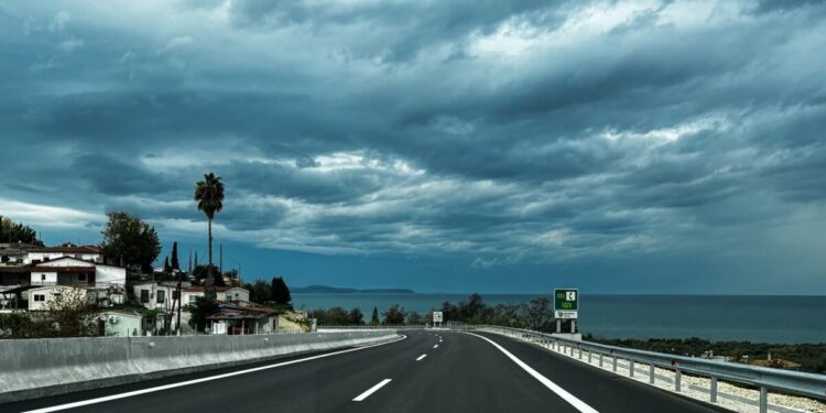 Βόλος: 72χρονος οδηγούσε ανάποδα σε αυτοκινητόδρομο – Ήθελε να πάει σε εκκλησία να ανάψει κερί για συγγενή του που πέθανε