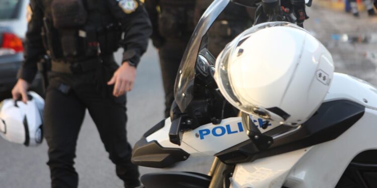 Λαδάδικα: Άγρια συμπλοκή μεταξύ 12 ατόμων έξω από κλαμπ – Στο νοσοκομείο 3 άτομα, 1 προσαγωγή