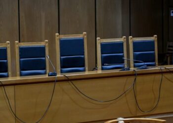 Θεσσαλονίκη: 12 μήνες με αναστολή στην 57χρονη που δάγκωσε το αυτί του συντρόφου της για μια γάτα