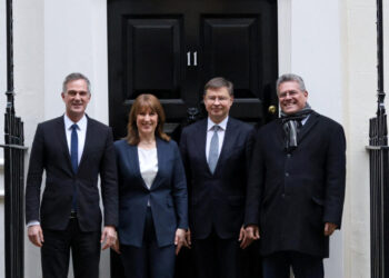 ΕΕ και Βρετανία σε συζητήσεις για ενίσχυση εμπορικής συνεργασίας