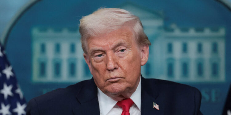 Τραμπ: Ο Κέβιν Γουόρς θέλει να μειώσει το κόστος δανεισμού