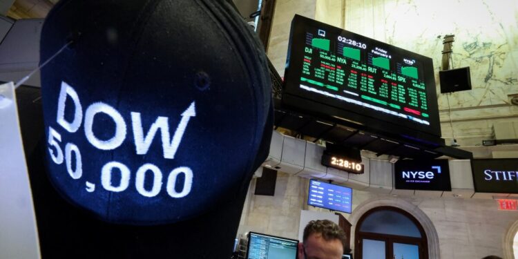 O Dow Jones για πρώτη φορά στην ιστορία του ξεπέρασε τις 50.000 μονάδες: Πανηγυρίζει ο Τραμπ