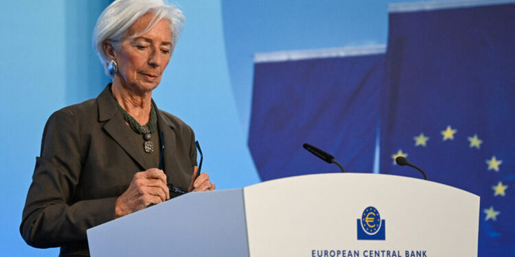 Λαγκάρντ: Η διεθνής αβεβαιότητα, αποτελεί βασικό παράγοντα κινδύνου για την ευρωζώνη