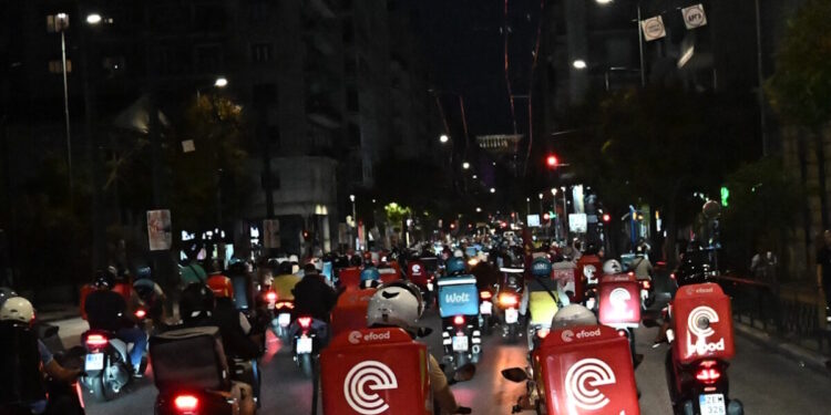 Σε 24ωρη απεργία προχωρούν οι διανομείς της efood την Τσικνοπέμπτη 12 Φεβρουαρίου