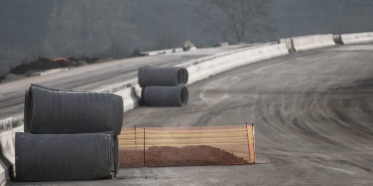 Νομοσχέδιο για αυστηρότερα πρόστιμα στα ΜΜΜ για όσους δεν κόβουν εισιτήριο – Τι ισχύει για τα ηλεκτρικά ταξί