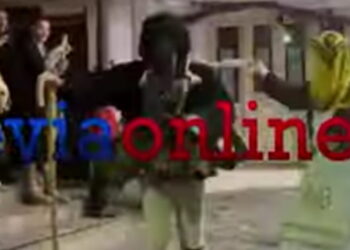 Σκύρος: Άνοιξε το τριώδιο στο νησί – Στα Καλντερίμια οι κάτοικοι με τις παραδοσιακές στολές για τον «Χορό των Γέρων»