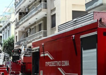 Λάρισα: Νεκρή γυναίκα μέσα σε σπίτι που άρπαξε φωτιά