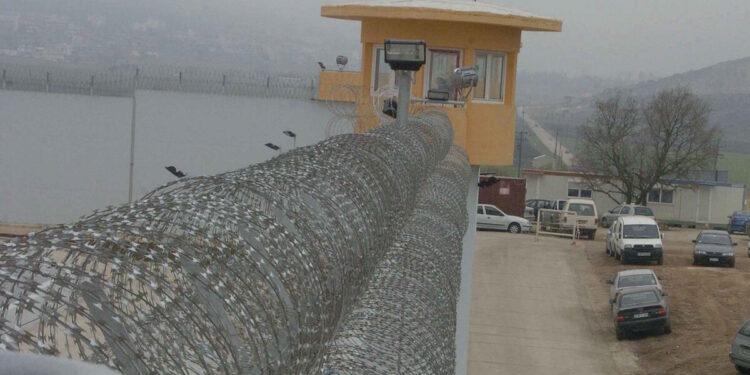 Φυλακές Δομοκού: Το «τυφλό σημείο» της δολοφονίας του ισοβίτη, τα κενά και οι αντιφάσεις πίσω από τις καταθέσεις του ισοβίτη και του αρχιφύλακα