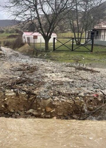 Τρίκαλα: Προβλήματα υπαρχείλισης ρεμάτων στους δρόμους πρόσβασης των κτηνοτρόφων