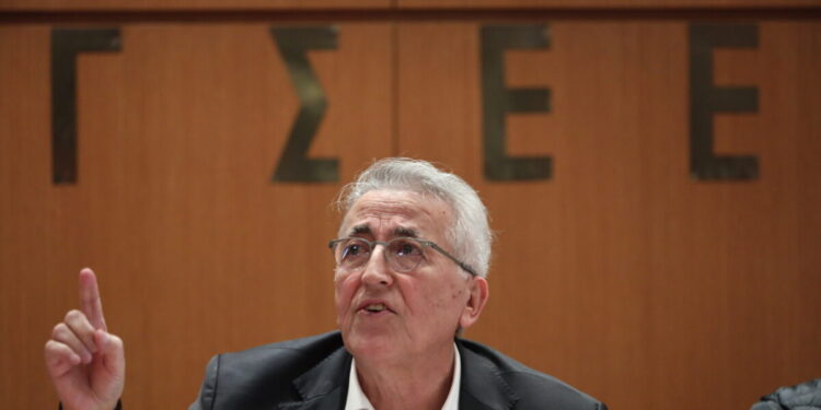 Υπόθεση Παναγόπουλου: Στα «κάγκελα» τα κόμματα μετά την έρευνα εις βάρος του προέδρου της ΓΣΕΕ για υπεξαίρεση κονδυλίων