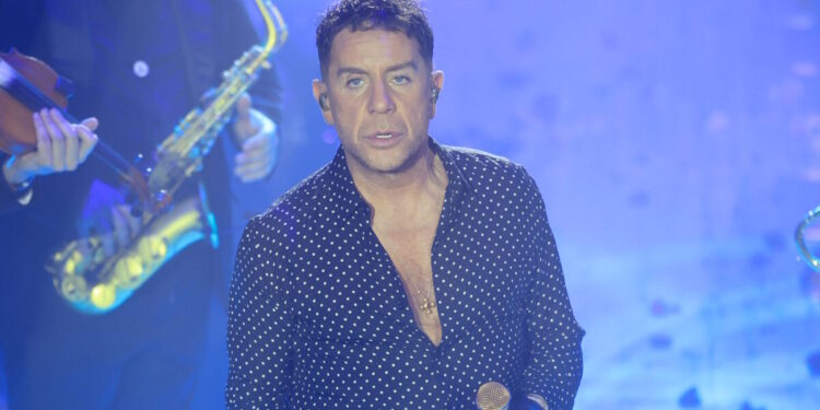 Γιώργος Μαζωνάκης: Χειρουργήθηκε με επιτυχία ο τραγουδιστής – Η πρώτη επίσκεψη στο νοσοκομείο μετά την επέμβαση
