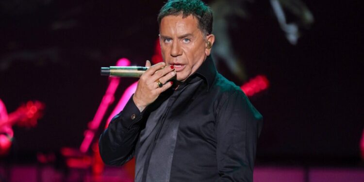 Ο Γιώργος Μαζωνάκης χειρουργείται το Σάββατο για την αφαίρεση χολής: Η μητέρα του πήρε εξιτήριο την ημέρα που μπήκε στο νοσοκομείο