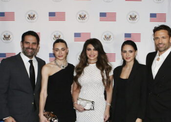 Η «λαμπερή» πρεμιέρα της «Melania» – Οικοδέσποινα η Κίμπερλι Γκλιφόιλ, ποιοι έφτασαν στο Κέντρο Αθηνών