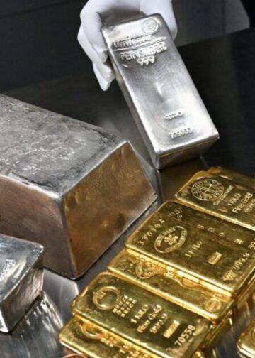Θετική αντίδραση για χρυσό και ασήμι μετά την πιο απότομη πτώση της δεκαετίας