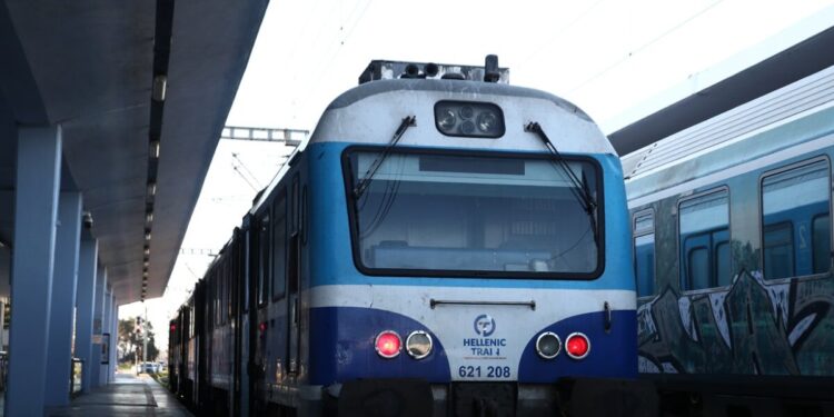 Διεκόπη η κυκλοφορία των τρένων στο τμήμα Σίνδος – Θεσσαλονίκη λόγω φωτιάς