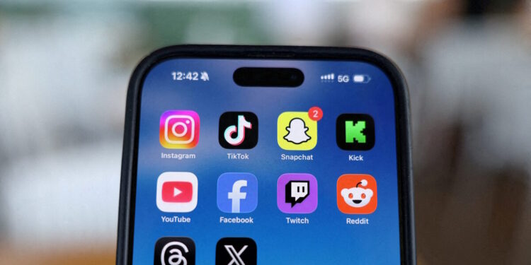 «Καμπανάκι» Παπαστεργίου για social media: Τα παιδιά μας κινδυνεύουν – Έρχονται απαγορεύσεις και περιορισμοί ανάλογα με την ηλικία