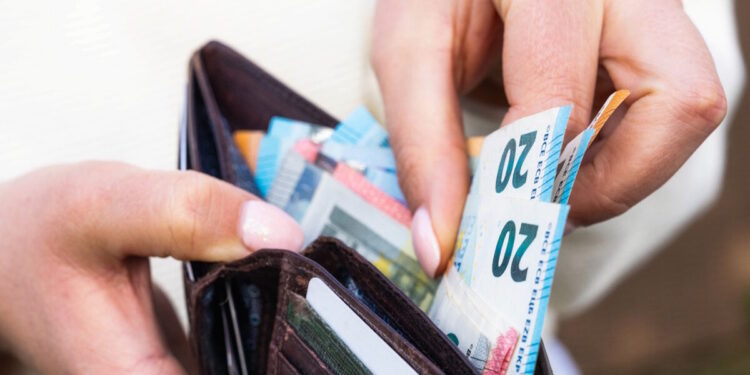 Συντάξεις και αναδρομικά: Κλείνει εκκρεμότητες ο e-ΕΦΚΑ και πληρώνει 50.000 δικαιούχους