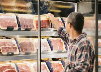 Πάτησε «φρένο» ο πληθωρισμός τον Ιανουάριο – Στα ύψη όμως οι τιμές ενοικίων και τροφίμων, με νέο «άλμα» για το μοσχάρι