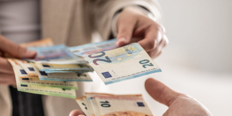 Έως 3,2 εκατ. δικαιούχοι επιδομάτων στο «μικροσκόπιο» του Εθνικού Μητρώου Παροχών – Ποιοι θα δουν αλλαγές στις παροχές που λαμβάνουν