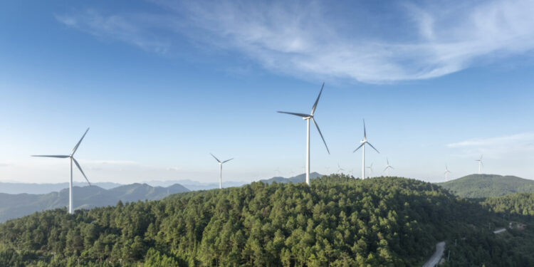 Αιολικά πάρκα: Οι οριζόντιοι αποκλεισμοί βουνών και νησιών αυξάνουν το κόστος ενέργειας