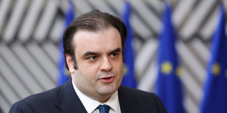 Πιερρακάκης: Αυξήσεις στους μισθούς από σήμερα για 1 εκατ. εργαζομένους του ιδιωτικού τομέα – Νέες παροχές στη ΔΕΘ