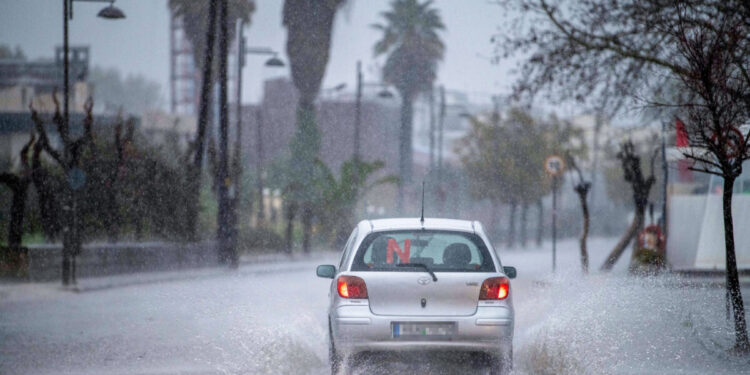 Καιρός σήμερα: Βροχές, καταιγίδες και χιόνια σε πολλές περιοχές της χώρας – Στα 9 μποφόρ οι άνεμοι στο Αιγαίο