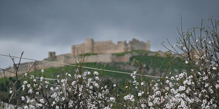 Καιρός αύριο: Συννεφιά και μικρή πτώση της θερμοκρασίας