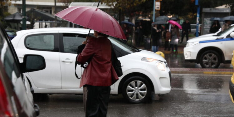 Καιρός αύριο: Τοπικές βροχές, καταιγίδες στο Ιόνιο και άνοδος της θερμοκρασίας
