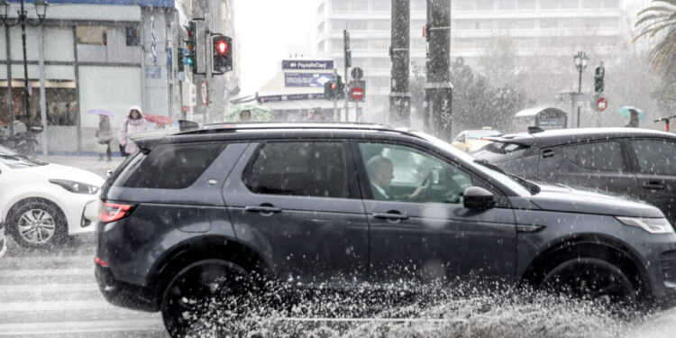 Καιρός σήμερα: Έντονα φαινόμενα σε Αττική και Θεσσαλονίκη – Καταιγίδες στο ανατολικό Αιγαίο