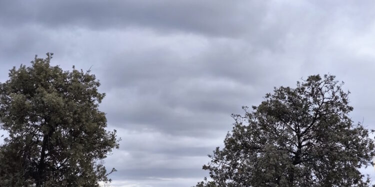 Καιρός αύριο: Βροχές και καταιγίδες στα δυτικά – Συννεφιά στην υπόλοιπη χώρα