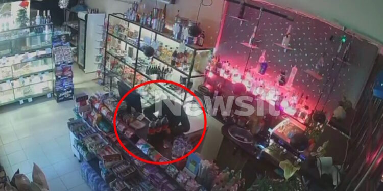 Θεσσαλονίκη: Νέα βίντεο – ντοκουμέντα με τους διαρρήκτες της κάβας, οι οποίοι νωρίτερα είχαν εισβάλει σε καφετέρια