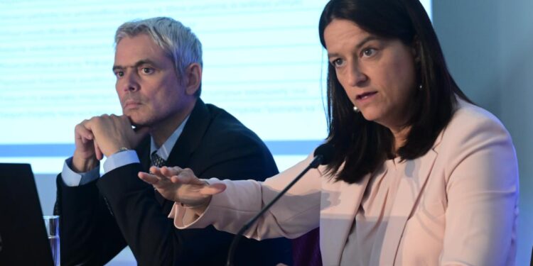 Η ΔΗΜ.Τ.Ο. Ακτίου-Βόνιτσας της ΝΔ κόβει την πρωτοχρονιάτικη πίτα της με Κεραμέως και Καραγκούνη στη Βόνιτσα