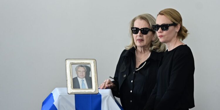 Κηδεία Αναστάση Παπαληγούρα: Το τελευταίο αντίο στον πρώην υπουργό της ΝΔ