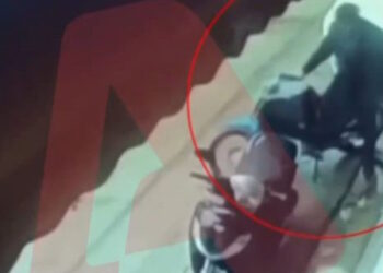 Η στιγμή που σπείρα κλέβει μηχανές στα δυτικά προάστια μέσα σε λίγα δευτερόλεπτα