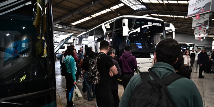 Απόκριες: Οι Αθηναίοι «ψηφίζουν» Πάτρα για το καρναβάλι και την Καθαρά Δευτέρα – 100% πληρότητα στα ΚΤΕΛ Κηφισού