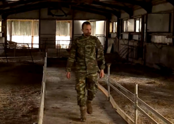 Κτηνοτρόφος παραμένει στον τόπο του για να ξαναδημιουργήσει από την αρχή το κοπάδι του