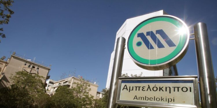 Αμπελόκηποι: Άνδρας λιποθύμησε και έπεσε στις ράγες του Μετρό
