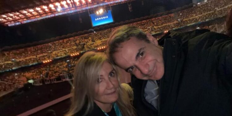 Ο Κυριάκος Μητσοτάκης με τη σύζυγό του Μαρέβα στην έναρξη των Χειμερινών Ολυμπιακών Αγώνων